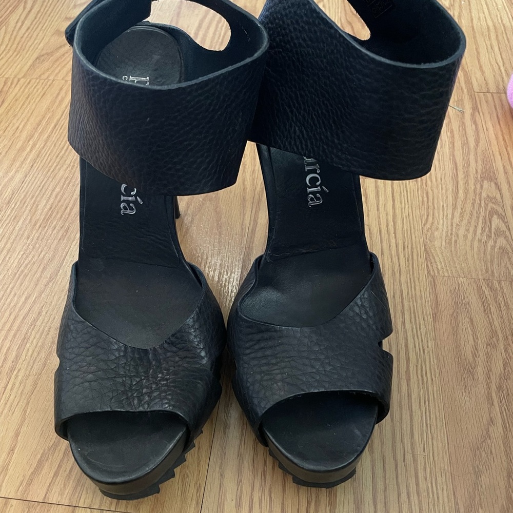 Pedro Garcia open toed black heels - Picture 2 of 3